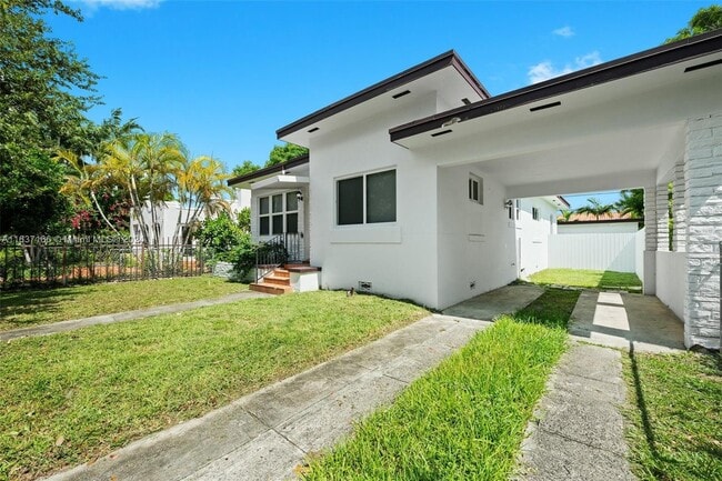 Photo - 2227 SW 17th St