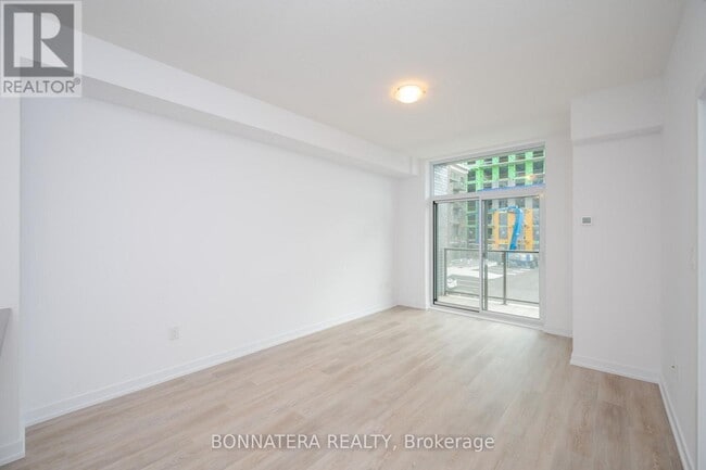 Photo - 450 Dundas St E Unit 223