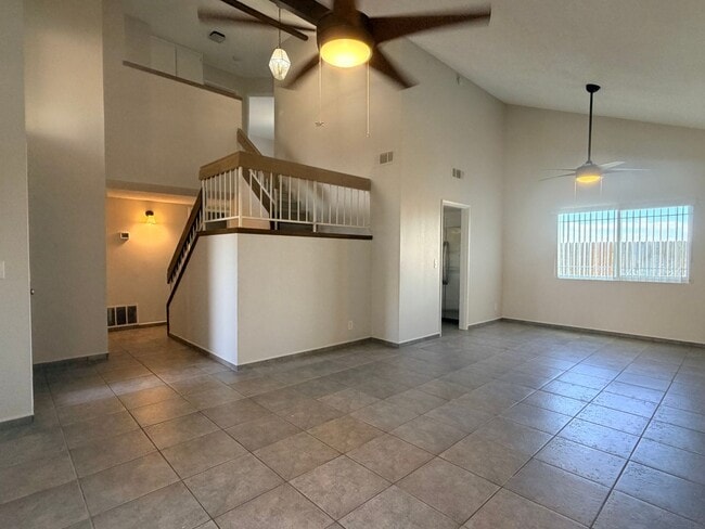 Photo - 3+2.5 Two Story in Tehachapi City