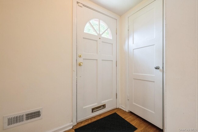Photo - 212 Fernwood Terrace