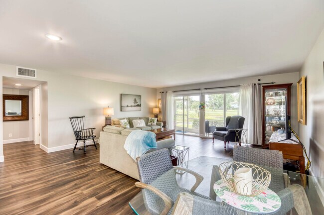 Photo - 18370 SE Wood Haven Ln Unidad J