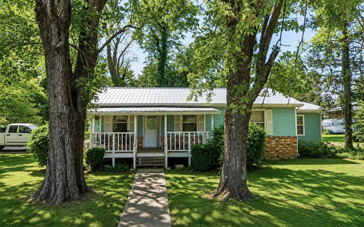 Photo - 310 Friendship Dr