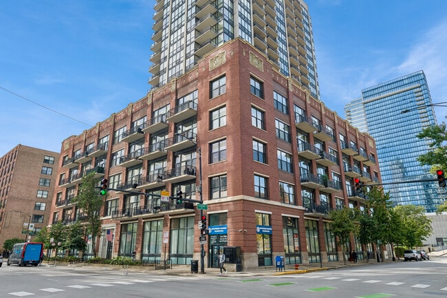 Building Photo - 210 S Desplaines St