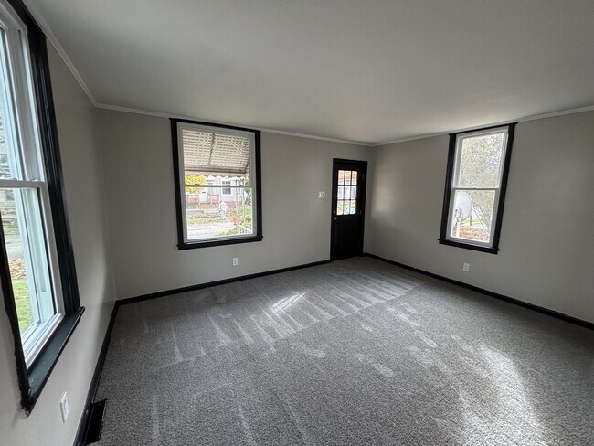 Photo - 621 Greenfield Ave SW