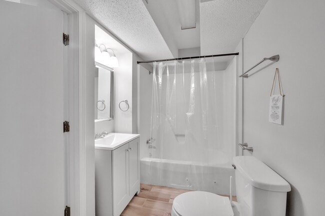 Photo - 8205 Knollwood Cir