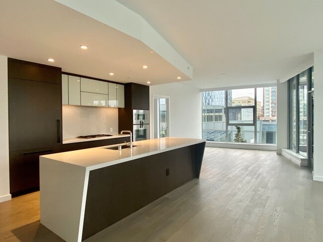 188 Bellevue Way NE Unit 605