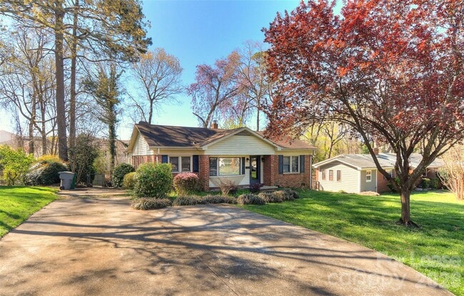 Photo - 1308 Mockingbird Ln