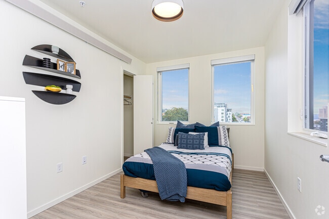 2BR, 2BA - 900SF