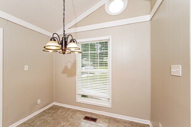 Photo - 2538 Martin Cir