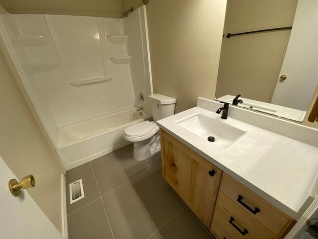 Photo - Spencer Unit 122