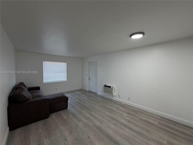 1245 W 35th St Unit 2