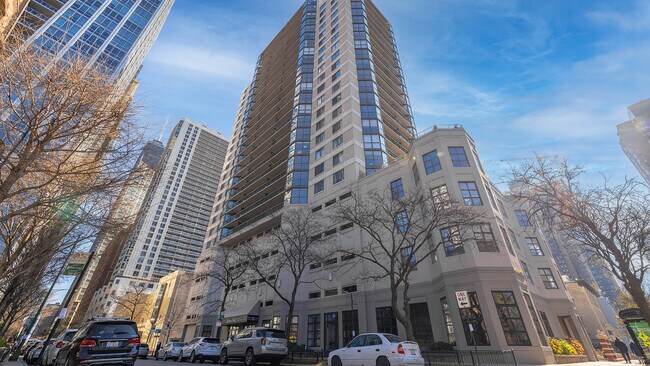 Building Photo - 33 W Delaware Pl