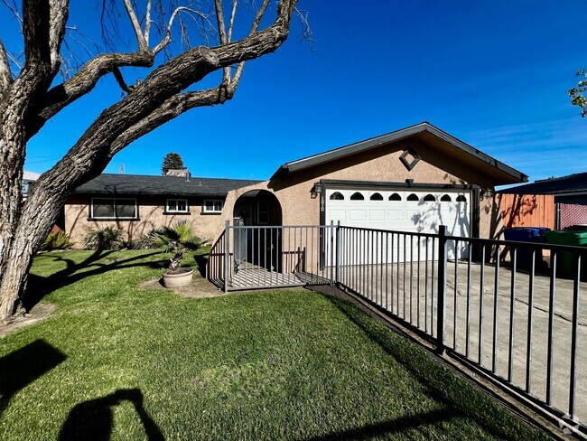 Building Photo - $2,195 Greenwood & Jensen, 3 Bedroom 2 Bat... Rental