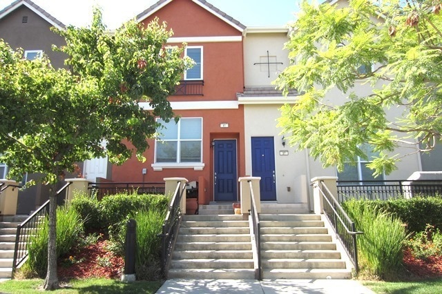 Building Photo - 41 Esfahan Dr
