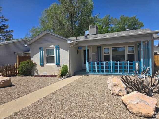 Building Photo - 404 E Hopi St Rental