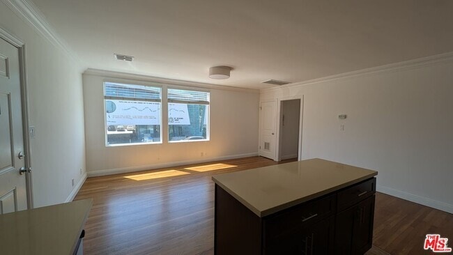Building Photo - 1728 S Robertson Blvd Rental