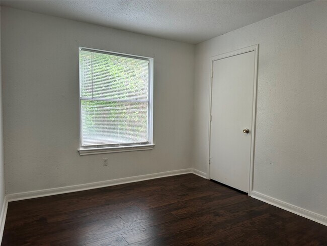 Photo - 7201 Hallshire Dr