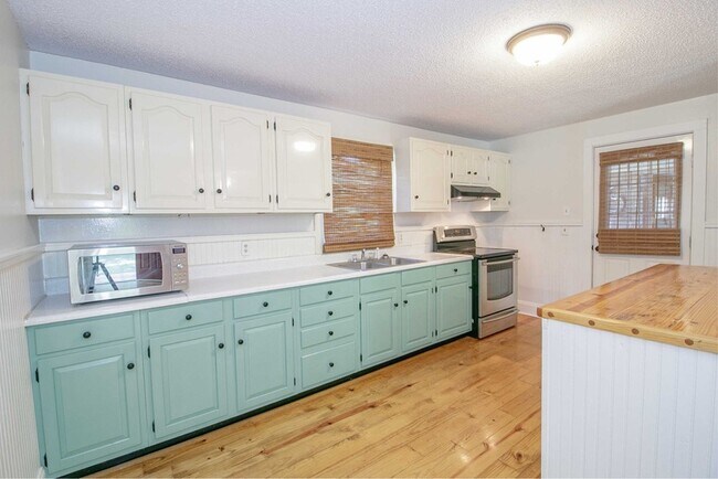 Photo - 2877 Old Clarksville