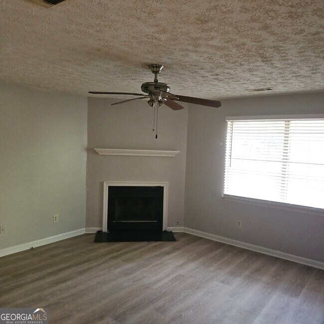 Photo - 5906 Summerglen Ln