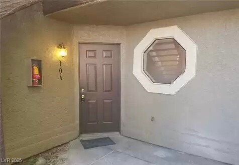 Building Photo - 5054 S Rainbow Blvd Unit 104