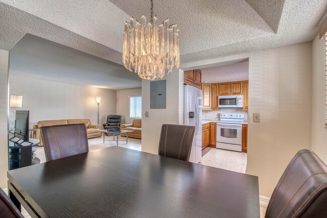 Building Photo - 15108 Ashland Dr Unit 215