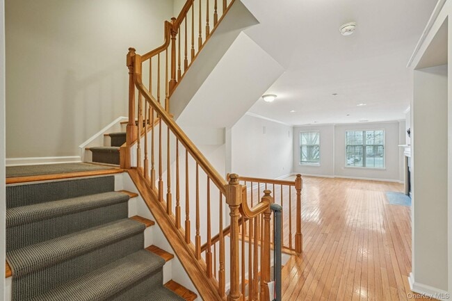 Photo - 10 Bridge Ln