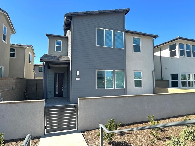 Building Photo - 5 Bedroom SFR in Irvine