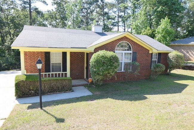 Building Photo - Updated 3 Bed/2 Bath 10 Minutes From Ft. Gordon