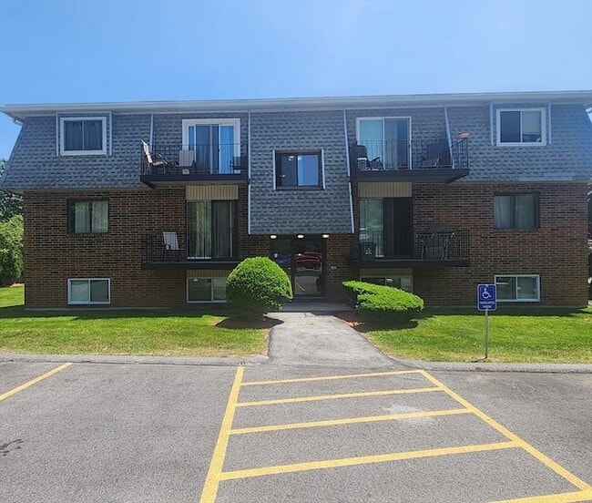 Building Photo - 176 Maple Ave Unit 2-1