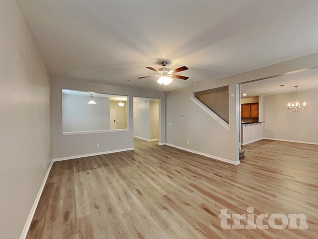 Photo - 1348 Creekside Dr