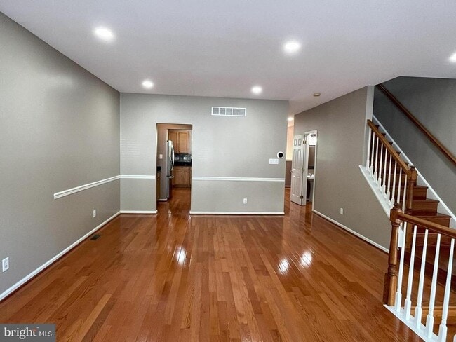 Photo - 225 Yorktown Ct