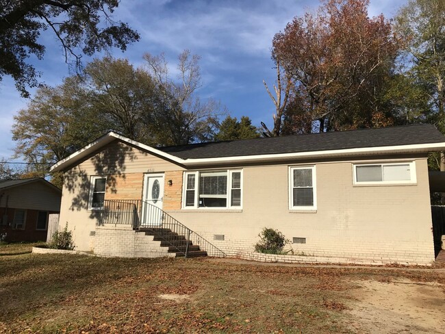 Building Photo - **UPCOMING**3 Bedroom / 2 Bathroom Home fo...