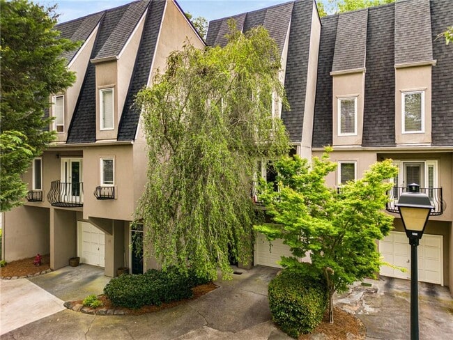 Building Photo - 1467 Monroe Dr NE Rental
