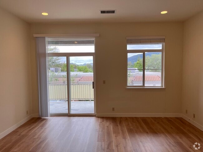 Building Photo - 654 N Santa Cruz Ave Unit F Rental