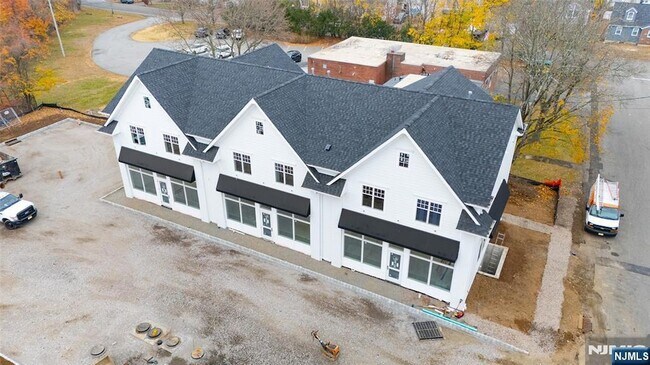 Photo - 445 Ramapo Valley Rd Unidad 2