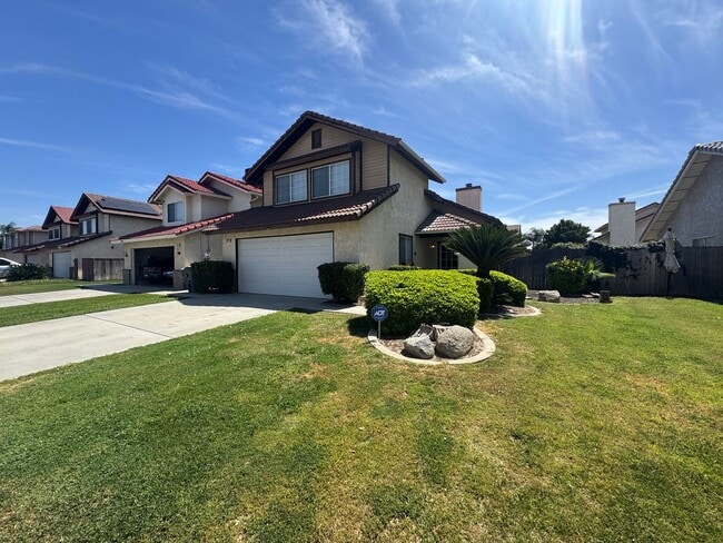 Building Photo - SW Bakersfield home!