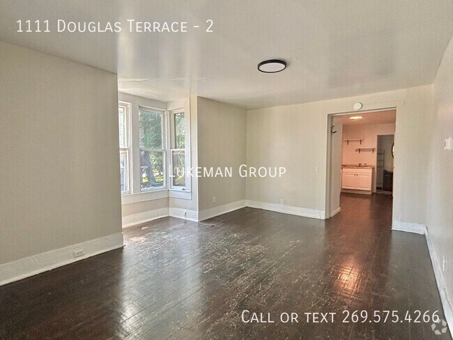 Building Photo - 1111 Douglas Terrace Unit 2 Rental
