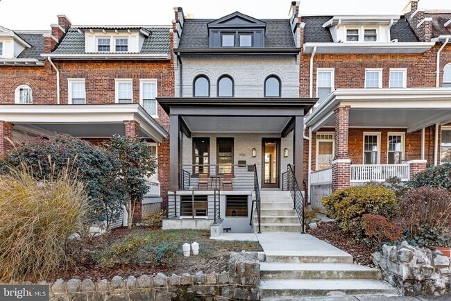 Building Photo - 1426 Crittenden St NW Rental