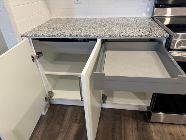 Photo - 9906 Grosbeak Ln