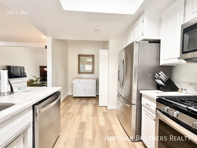 Building Photo - 1909 Pelham Ave Unit 307