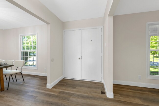 Photo - 2 Oak Point Ct