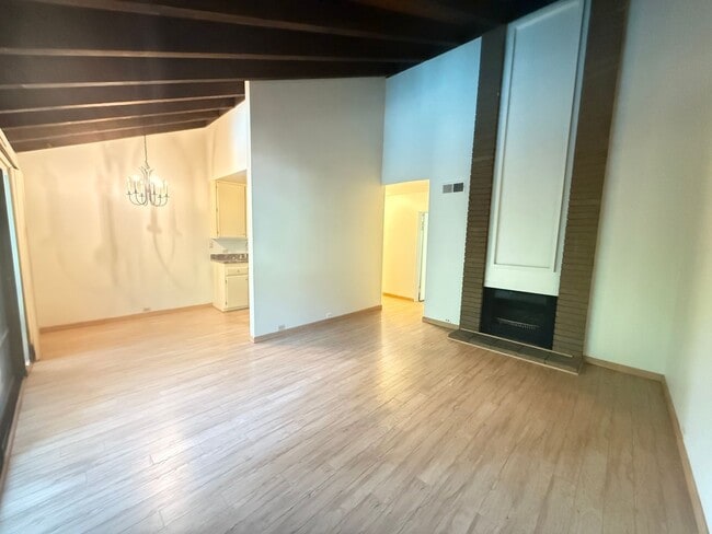 Building Photo - 1 bed 1 bath available in the Arden area o... Unit 14 Rental