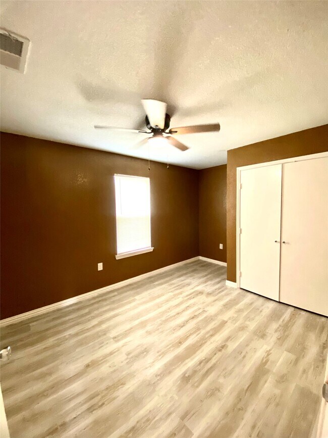 Photo - 411 Lindley Dr