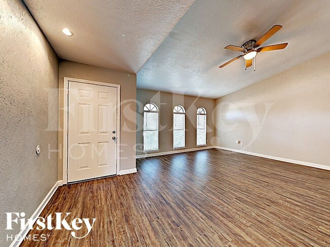 Photo - 6914 Pickett Dr