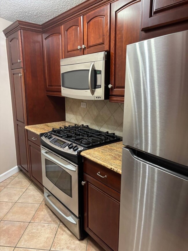 Building Photo - 2 Bay Club Dr Unit 4Z4 Rental