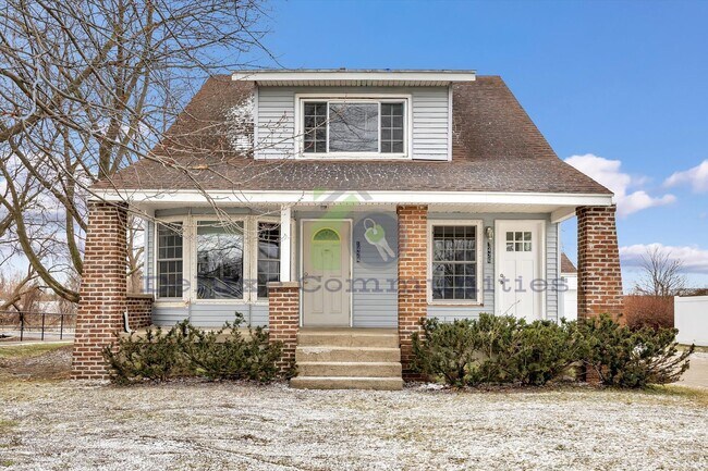 Photo - Spacious 4 Bedroom- With Extra room! New Remodel!