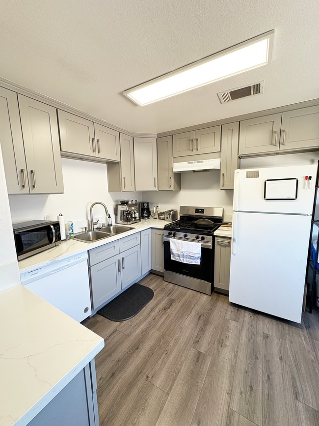 6313 Palo Verde Ave Unidad B