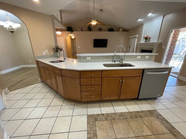 Photo - 3142 Live Oak St