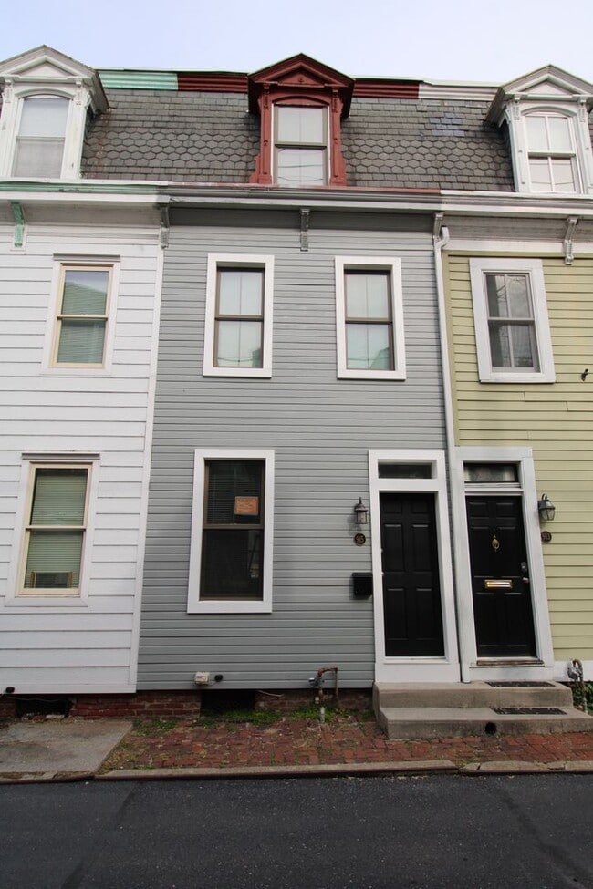 Spacious Single-Family Home on Penn St - Spacious Single-Family Home on Penn St
