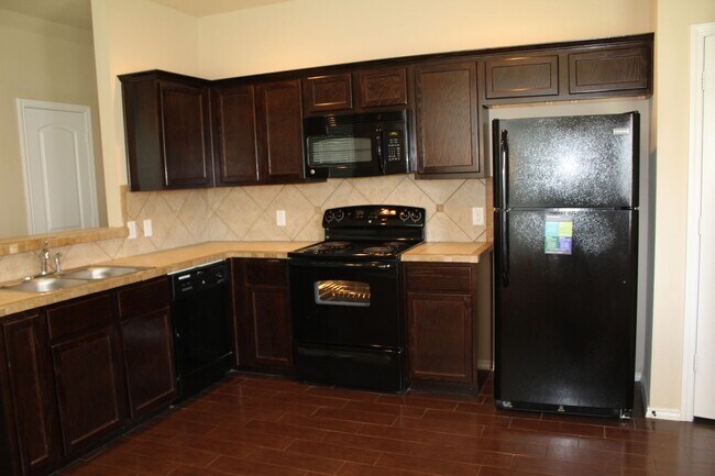 Photo - 3/2.5/2 Two story Duplex / Easy for commuters/ Minutes from Shopping, Restaurants, & Entertainmen...